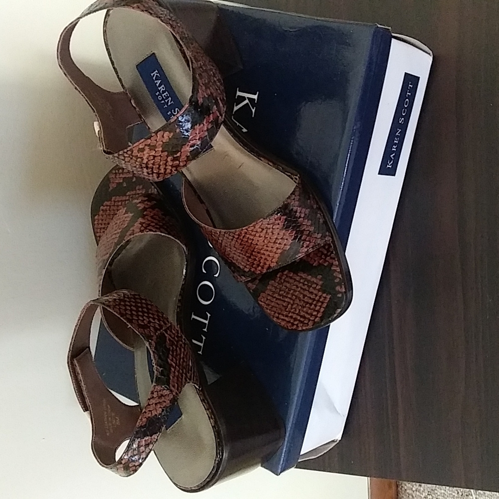 Karen Scott sandals SZ 8 NWB